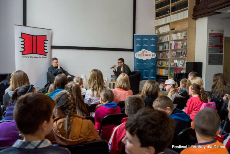 Festiwal Literatury dla Dzieci to jedno z największych tego typu wydarzeń w Poslce. W 2021 roku odbędzie się jego ósma edycja pod hasłem: Palce lizać! 