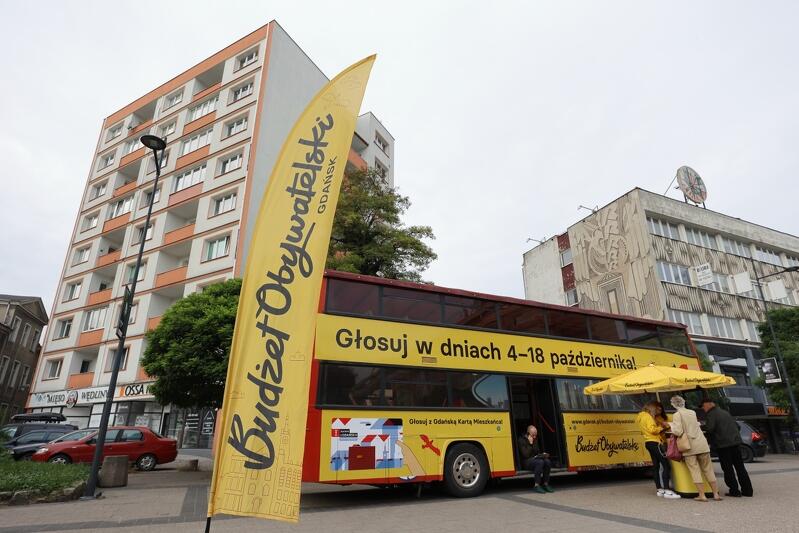 W tym roku głosowanie na projekty BO promuje m.in. charakterystyczny żółty autobus piętrowy