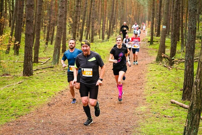Trasy biegów wytyczono zarówno w malowniczych lasach Wyspy Sobieszewskiej, jak i na plaży