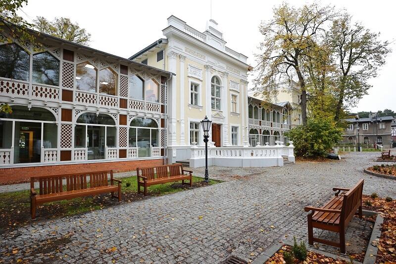 Dom Zdrojowy w gdańskim Brzeźnie - z zewnątrz gotów w 100 proc., w środku rusza wielkie wyposażanie