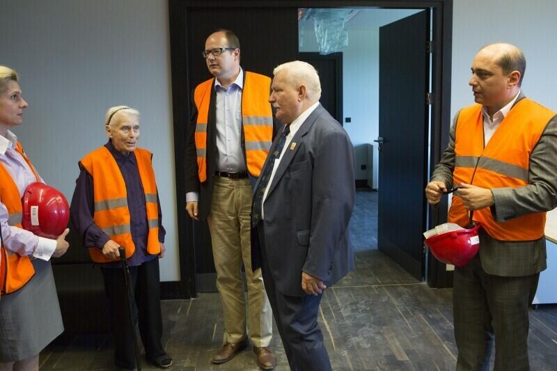Wizyta na budowie ECS z Lechem Wałęsą, Pawłem Adamowiczem i Basilem Kerskim. Lipiec 2014 roku. W tych pomieszczeniach wkrótce będzie funkcjonować Biuro Lecha Wałęsy