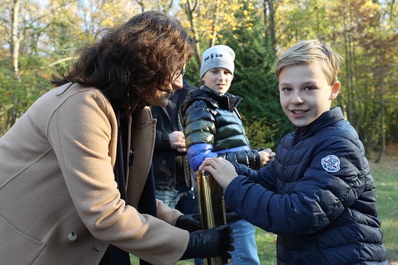 W poniedziałek, 1 listopada, na cmentarzu Srebrzysko kwestowała prezydent Gdańska Aleksandra Dulkiewicz