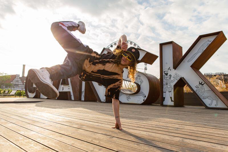 B-boy kleju w tanecznym przewodniku po Gdańskukleju_dance_city_guide_gdansk_fot_ondrej_turek