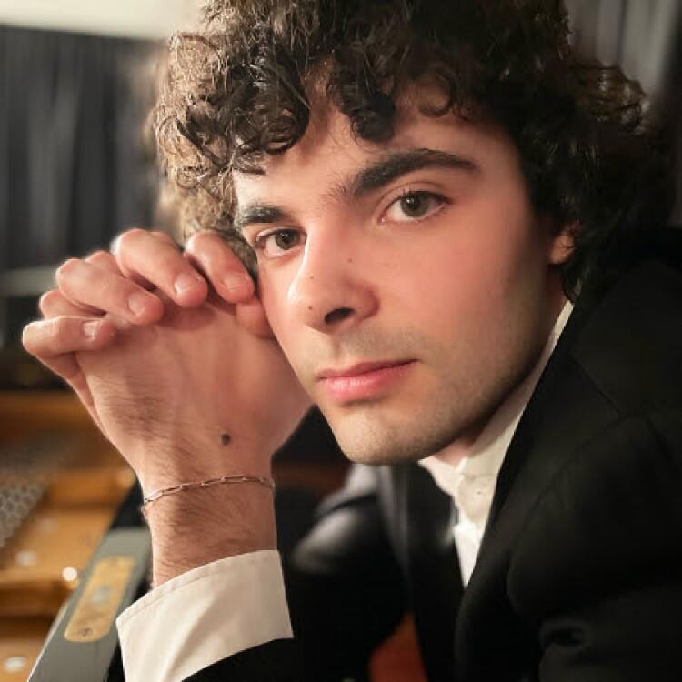 Charyzmatyczny Martín García García - laureat III Nagrody tegorocznego, XVIII Konkursu Chopinowskiego zagra oprócz utworów Chopina, preludia i fugi Bacha