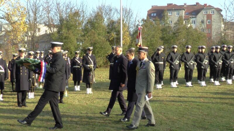 La cérémonie a eu lieu avec l'aide de l'armée polonaise.  Les participants comprenaient des représentants des autorités autonomes municipales et provinciales, ainsi que des résidents de Suchanin de ul.  Legnika