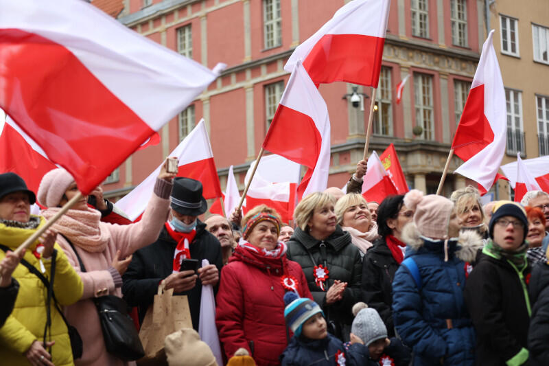 W tradycyjnym świętowaniu odzyskania przez Polskę Niepodległości, które z powodu pandemii przybrało nieco inną formułę, tłumnie uczestniczyli mieszkańcy Gdańska