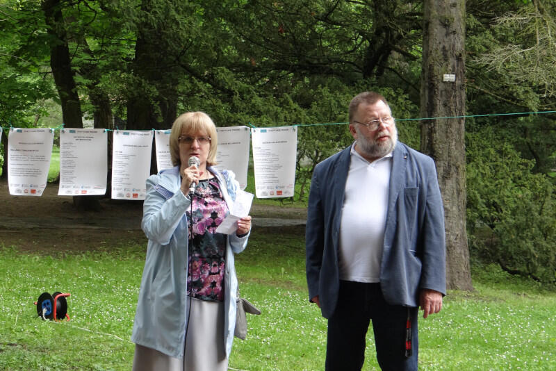 Razem z Gabrielą Szubstarską Gdański Klub Poetów współtworzył śp. Piotr Szczepański, zmarły w 2020 roku (oboje na zdjęciu)