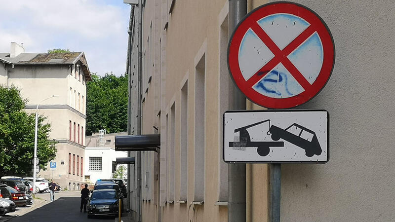 Opłaty, które będą obowiązywać w Gdańsku w 2022 roku, są niższe zawartych w Obwieszczeniu Ministra Rozwoju i Finansów ws. maksymalnych stawek za usunięcie pojazdu z drogi i jego parkowanie na parkingu strzeżonym