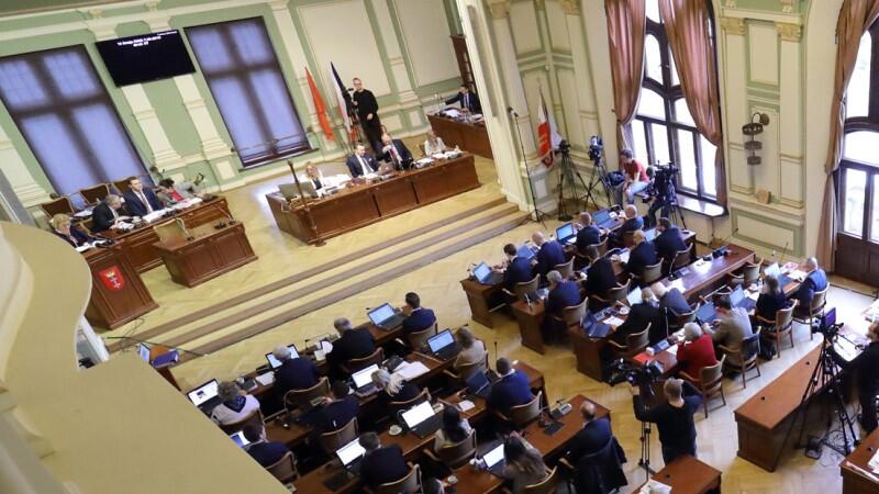 Sala plenarna Nowego Ratusza podczas obrad rady miasta Gdańska