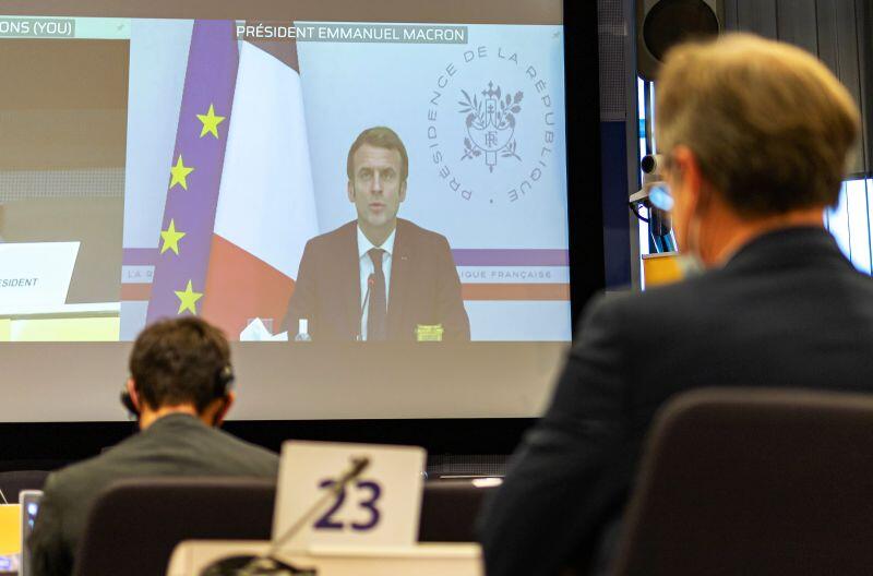 Emmanuel Macron podczas wystąpienia online na sesji Komitetu Regionów