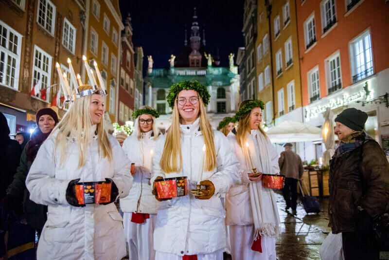 Łucje w trakcie pochodu po gdańskich ulicach tradycyjnie śpiewały szwedzkie kolędy, zapraszając w ten sposób do cieszenia się z nadchodzącego Bożego Narodzenia