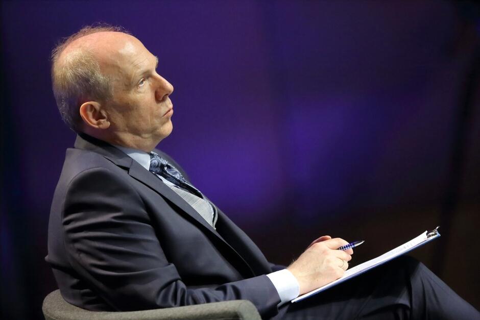 Prof. Cezary Obracht-Prondzynski: - Pierwszym stopniem do piekła jest odebranie drugiej osobie człowieczeństwa, uprzedmiotowienie jej, uznanie przykładowo, że roznosi zarazki (...) Powiem mało świątecznie, ale może właśnie ten czas będzie dla nas momentem głębszej refleksji. Nie dajmy się zainfekować lękiem, który prowadzi do nienawiści