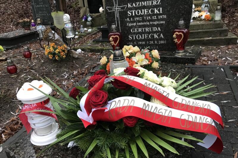 Grób trzeciej z ofiar Grudnia, pochowanych w Gdańsku - Kazimierza Stojeckiego, na Cmentarzu Św. Franciszka