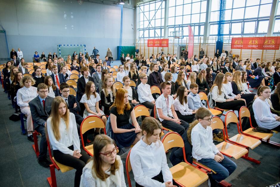 Ponad 700 uczniów, ze świetnymi wynikami w nauce, otrzymało stypendia prezydent Gdańska