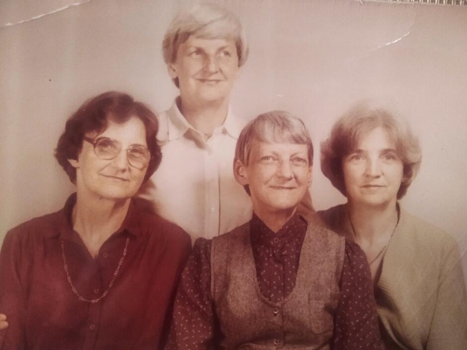 Od prawej Jadzia, Celina, Janka, stoi najstarsza Budzimira, ok. 1968 r.