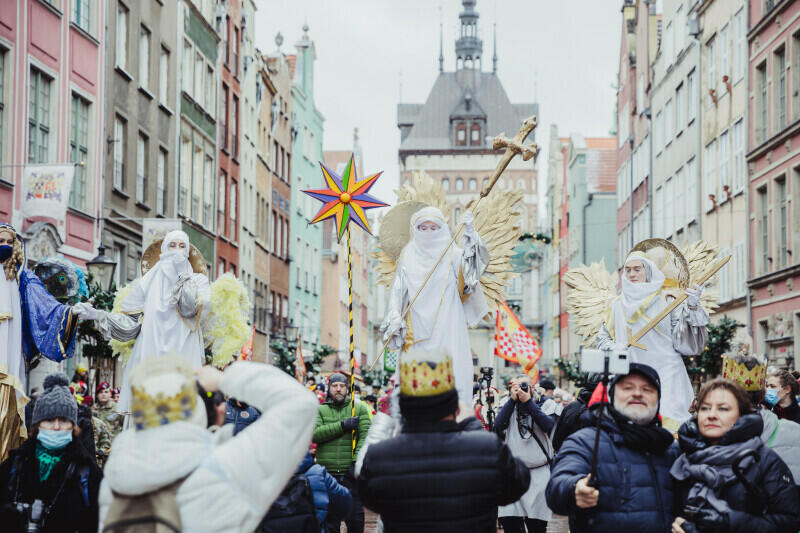 Orszak Trzech Króli do gdańska tradycja. Co roku 6 stycznia barwny pochód kroczy w centrum miasta z udziałem licznie przybyłych chętnych