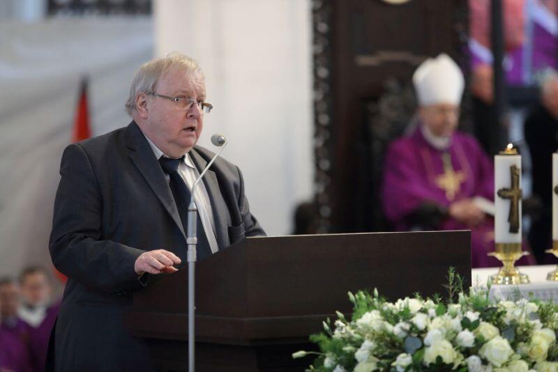 19 stycznia 2019 r. - Bazylika Mariacka w Gdańsku. Aleksander Hall przemawia na pogrzezbie Pawła Adamowicza.
Nz. Aleksander Hall.
Grzegorz Mehring / www.gdansk.pl
sobota 19 styczeń 2019
