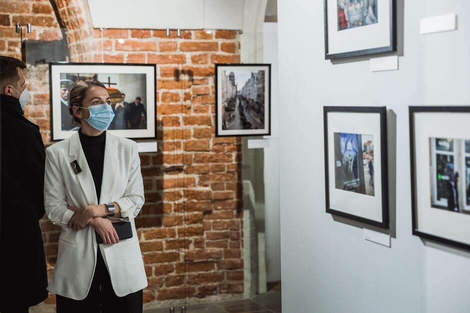 Wystawa czasowa “Cisza / Silence Fotoreporterzy Prezydentowi Gdańska” urządzona została w Galerii Palowa w Ratuszu Głównego Miasta