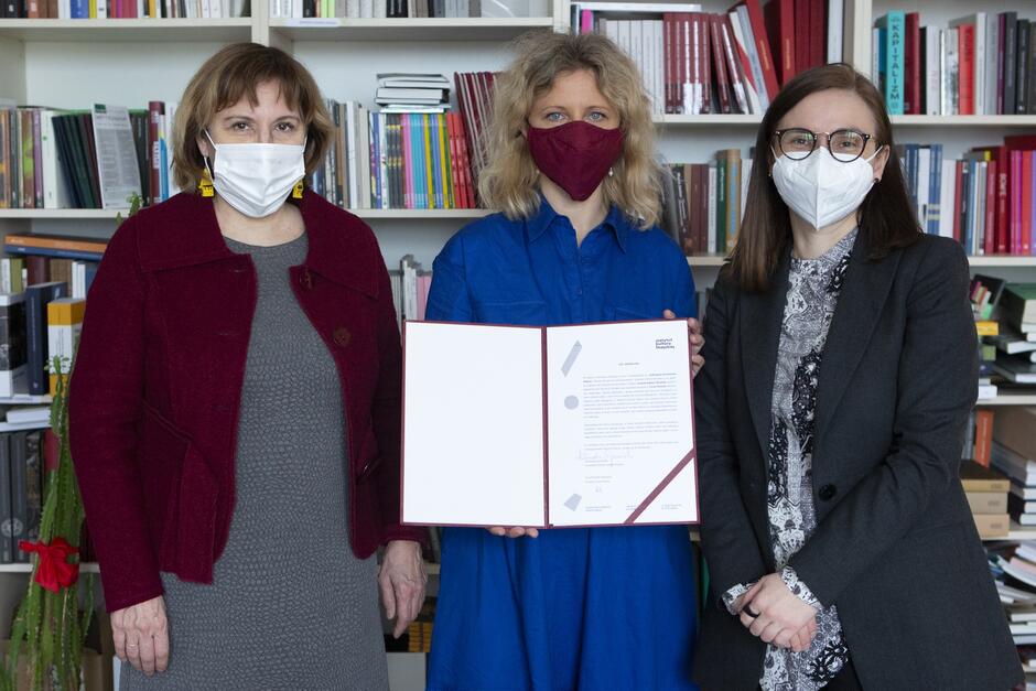 Podpisanie dokumentu intencyjnego organizacji Niekongresu Animatorów Kultury w Gdańsku w 2023 roku. Fot. Jerzy Pinkas