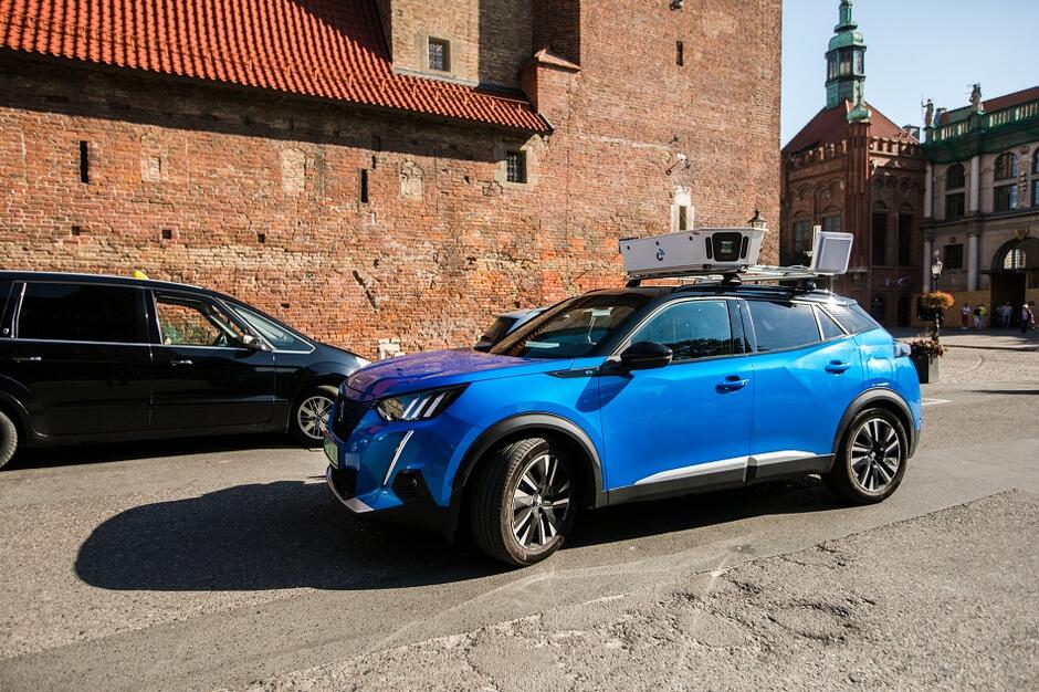 Samochód, w którym zamontowano narzędzie do mobilnej kontroli Strefy Płatnego Parkowania w Gdańsku, ma napęd elektryczny