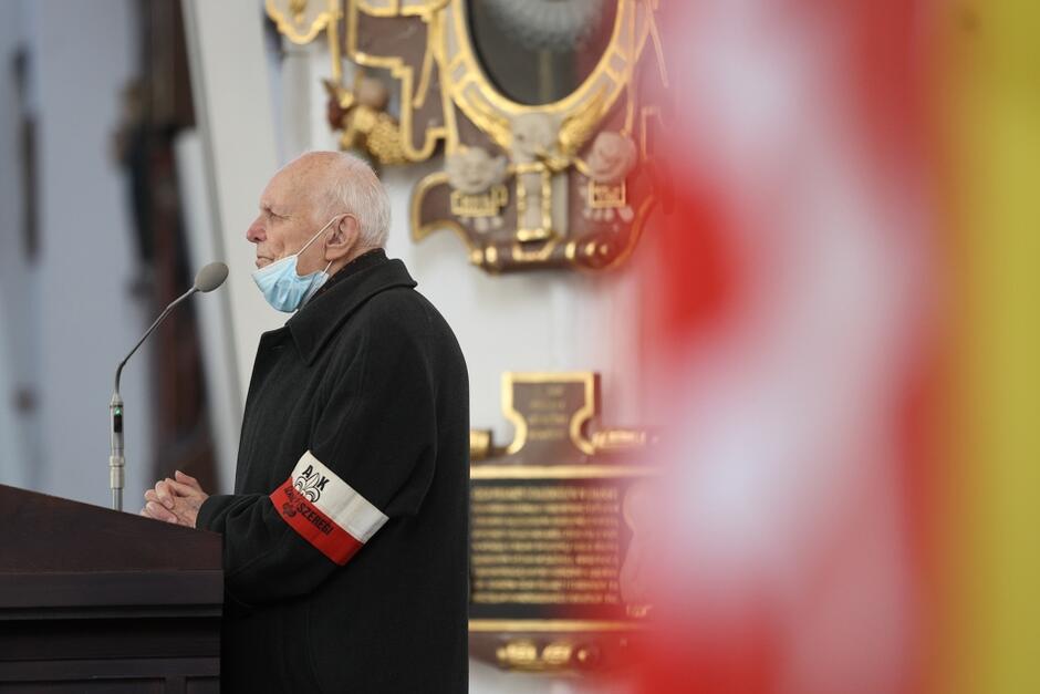 Prof. Jerzy Grzywacz, 93-letni weteran Armii Krajowej, podczas przemówienia w bazylice Mariackiej 