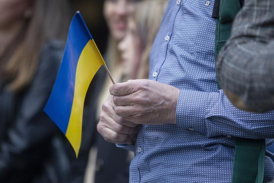 W sierpniu zeszłego roku Ukraina obchodziła 30-lecie swojej niepodległości, którą wolna Polska uznała w 1991 roku jako pierwsze państwo na świecie. W ciągu trzech dekad narodziły się liczne więzi polsko-ukraińskie, tysiące obywateli i obywatelek Ukrainy mieszkają pracują i uczą się w Polsce, bardzo wielu także w Gdańsku. W zorganizowanej w sierpniu ub. roku przez Związek Ukraińców w Polsce uroczystości jubileuszowej 30-lecia niepodległości Ukrainy pod gdańskim pomnikiem św. Włodzimierza I Wielkiego uczestniczyła m.in. prezydent Aleksandra Dulkiewicz 