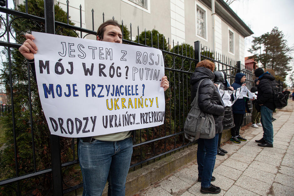 Na pikiecie pojawili się także gdańscy Rosjanie i Białorusini, którzy okazywali swoją solidarność z Ukrainą
