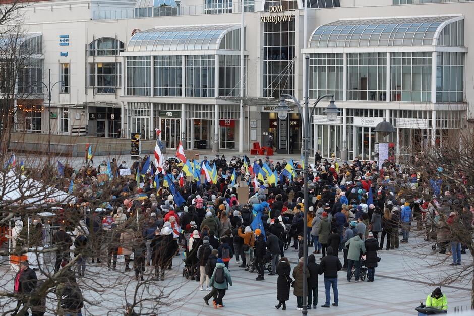 Wiec solidarności z Ukrainą na Placu Przyjaciół Sopotu, sobota 26 lutego 2022
