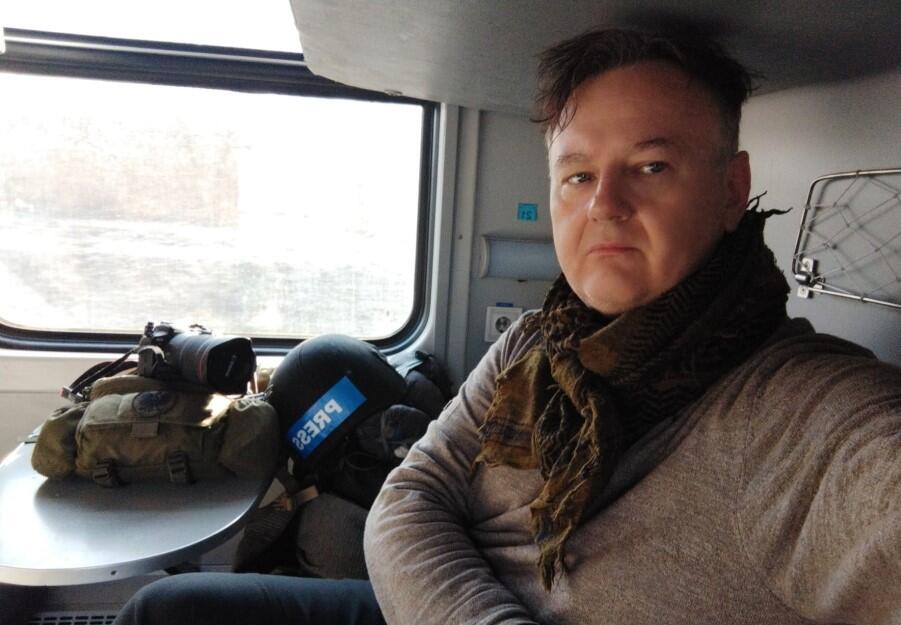 Fotograficzny autoportret z podróży pociągiem, gdzieś między Lwowem i Kijowem