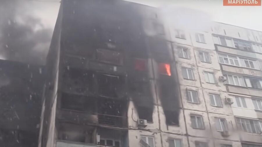 Kadr z filmu ukazującego zniszczenia spowodowanego ostrzałem Mariupola przez rosyjskie wojska