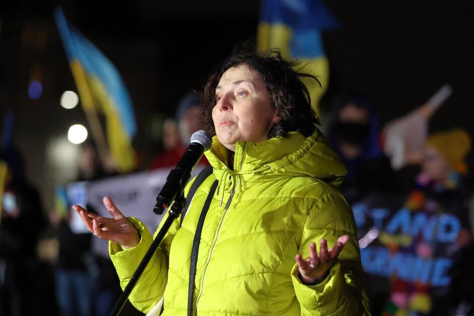 Prof. Marta Koval podczas manifestacji poparcia dla Ukrainy 