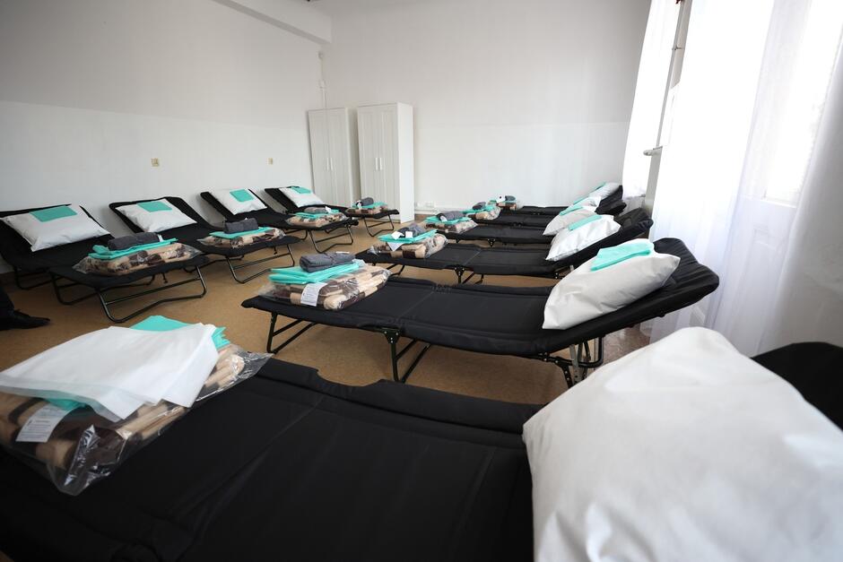 Wita Stwosza 23 otwarcie punktu pomocy dla uchodźców.