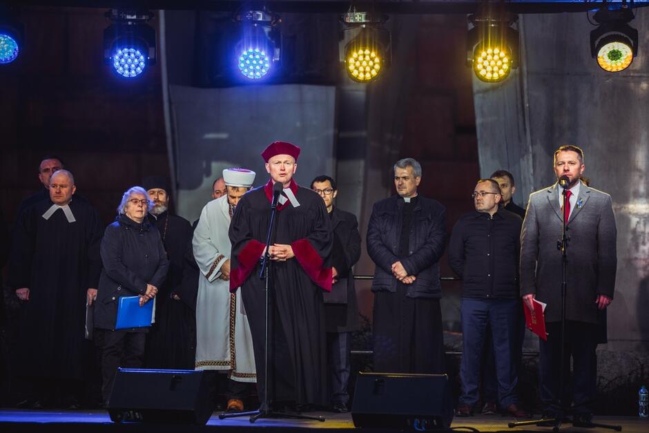Bp Marcin Hinz przewodniczący gdańskiego oddziału Polskiej Rady Ekumenicznej mówił, że niezależnie od języka i tradycji, tego wieczora przedstawiciele wszystkich religii i wyznań modlą się o wspólnym głosem o pokój