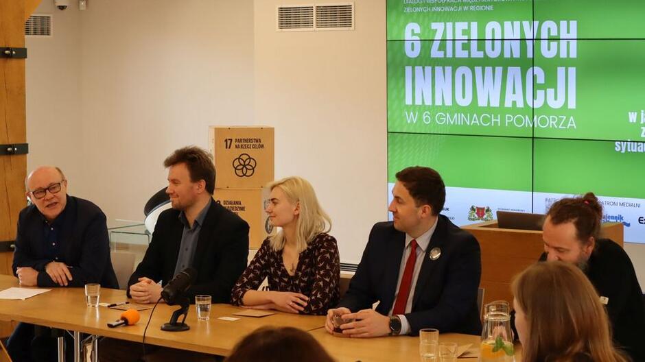 Wśród uczestników spotkania był Piotr Borawski, zastępca prezydent Gdańska ds. przedsiębiorczości i ochrony klimatu (czwarty od lewej)