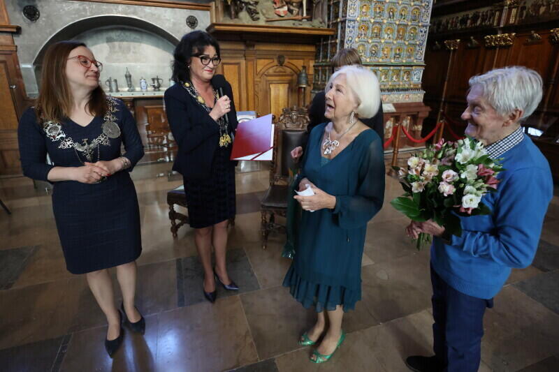 Na scenę tego dnia została zaproszona para, która co prawda medalu nie otrzymała, ale dokładnie tego dnia świętowała 58. rocznicę ślubu: Barbara Żurowska Sutt i Grzegorz Sutt, którzy od wielu lat związani są z organizacją uroczystości