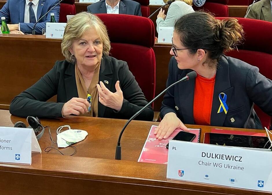  Elisa Ferreira - unijna komisarz ds. spójności i reform w rozmowie z Aleksandrą Dulkiewicz - przewodniczącą grupy roboczej Ukraina Komitetu Regionów