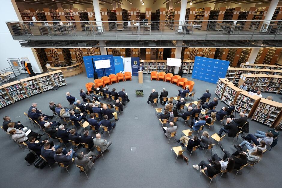 Konferencja odbyła się w przestronnym wnętrzu Biblioteki Głównej Uniwersytetu Gdańskiego