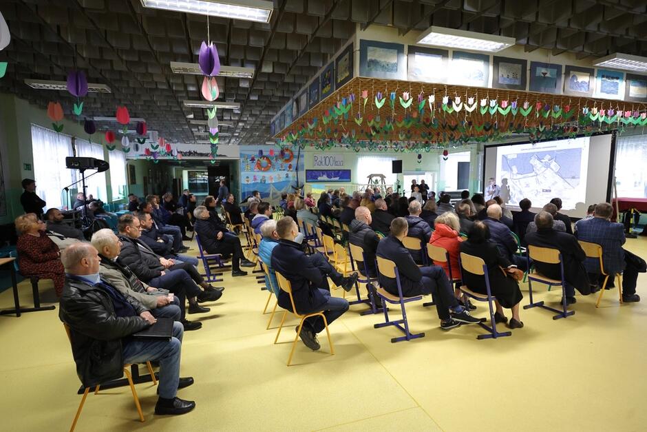 Spotkanie informacyjne poświęcone przebudowie ul. Kielnieńskiej odbyło się w gmachu Szkoły Podstawowej nr 81