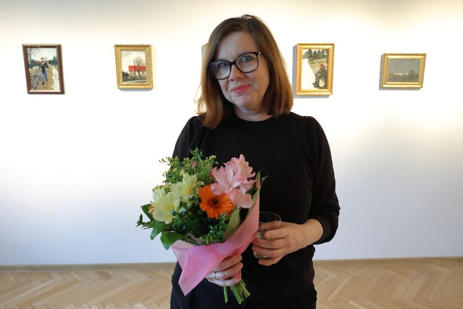 Aśka Borof to wszechstronna artystka, mogąca się pochwalić wieloma wystawami indywidualnymi i zbiorowymi. W zaspiańskiej Plamie do 6 maja zobaczymy jej obrazy