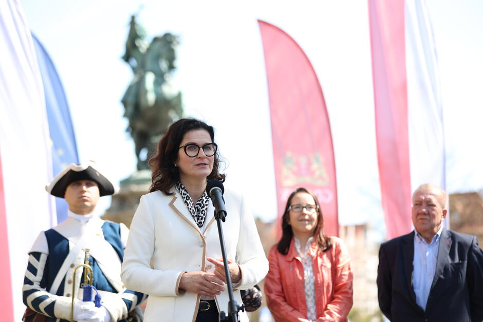 Prezydent Aleksandra Dulkiewicz: - W dzisiejszych czasach, kiedy za naszą wschodnią granicą toczy się wojna, święta narodowe nabierają dla nas zupełnie innego znaczenia.