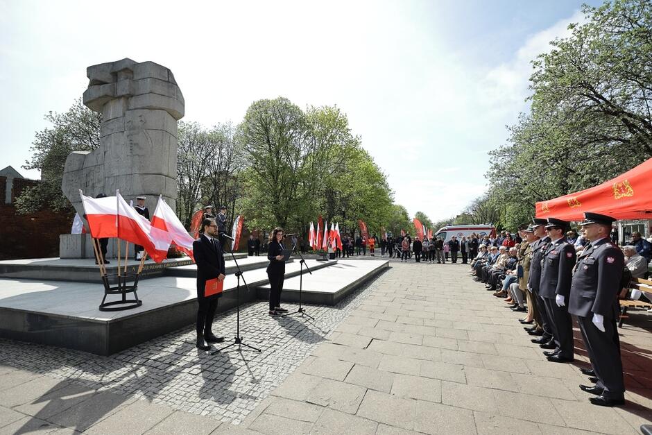 77. rocznica zakończenia II wojny światowej w Gdańsku odbyła się pod pomnikiem Tym, co za polskość Gdańska 