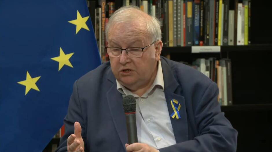 Aleksander Hall twierdzi, że najbardziej niebezpiecznym wariantem rozwoju sytuacji dla Ukrainy, Europy i Polski będzie “zamrożenie konfliktu” z Rosją, stan “wojny - nie wojny”,