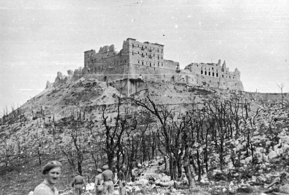 Zniszczony po bitwie klasztor na Monte Cassino