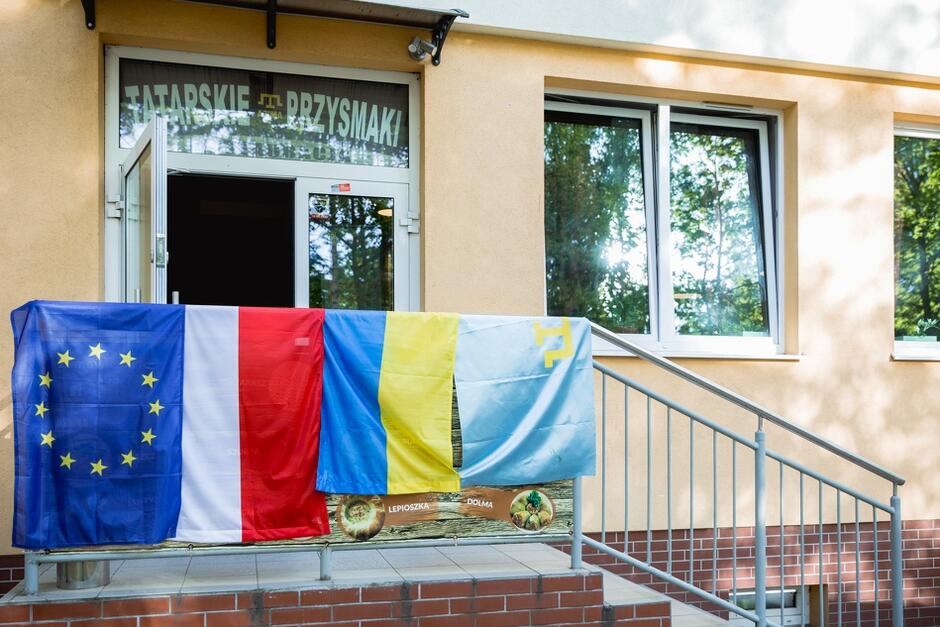 Od flagi UE po flagę krymskich Tatarów - ten zestaw mówi sam za siebie