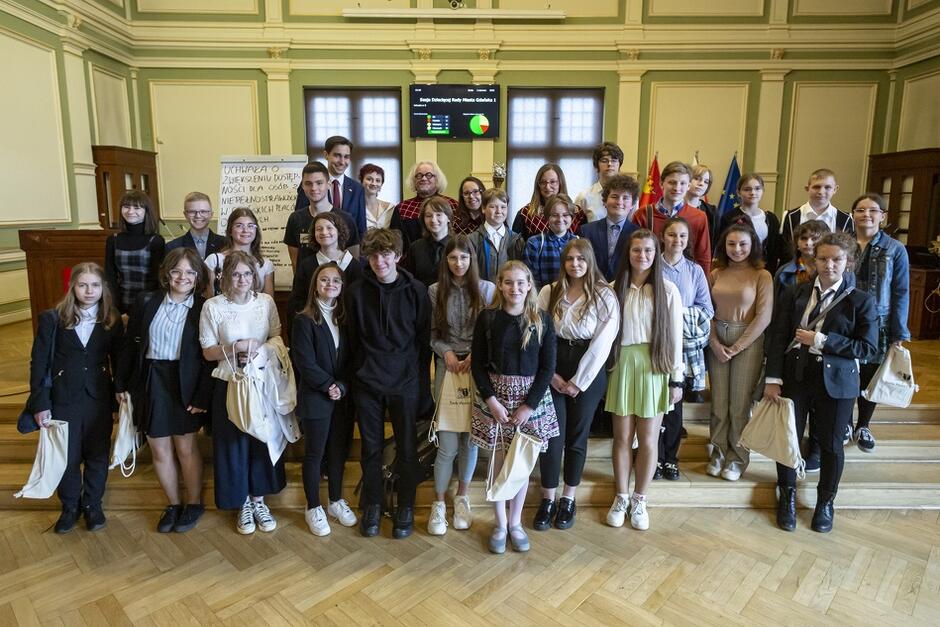 Dziecięca sesja Rady Miasta Gdańska zakończyła się wspólnymi, pamiątkowymi zdjęciami