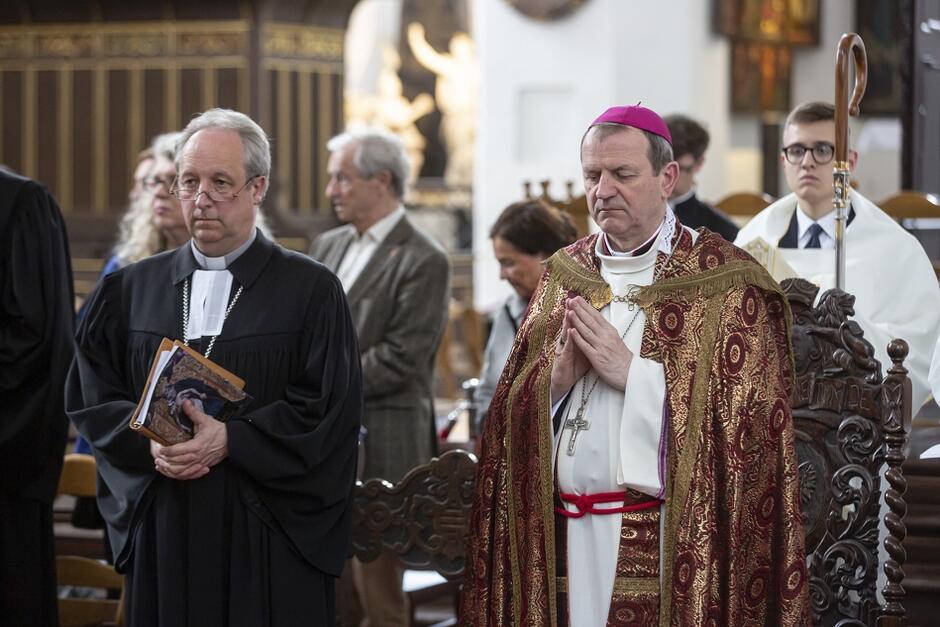 Modlitwie przewodniczyli abp Tadeusz Wojda, metropolita gdański oraz ewangelicki biskup Christian Stäblein, który na uroczystość przyjechał specjalnie z Niemiec