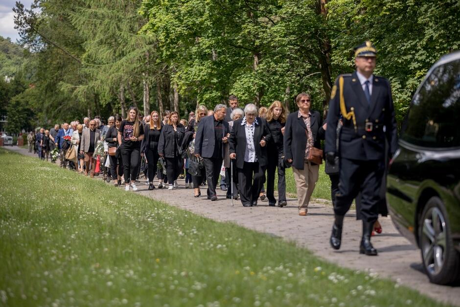 Wśród osób żegnających byłego prezydenta Gdańska byli krewni oraz jego dawni współpracownicy