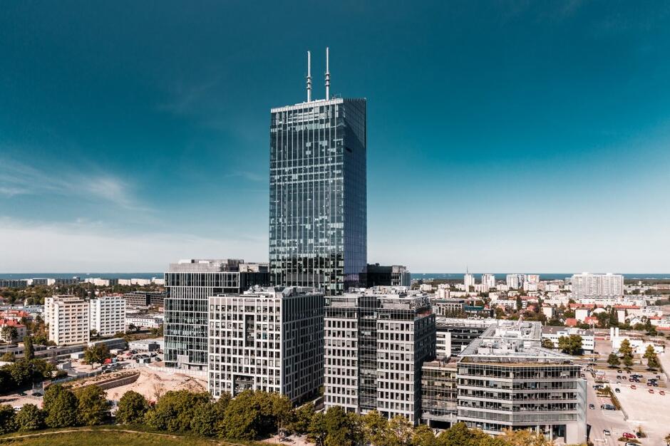 Biuro Graphcore Poland mieści się na 30. piętrze wysokościowca Olivia Star - zaledwie dwie kondygnacje poniżej ogólnodostępnego tarasu widokowego, zawieszonego 130 metrów nad ziemią