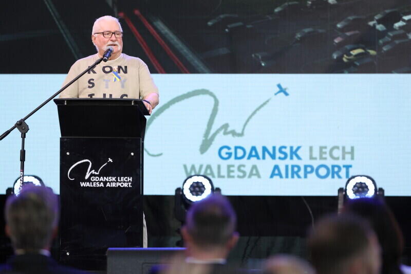 Przemawia Lech Wałęsa - patron lotniska w Gdańsku