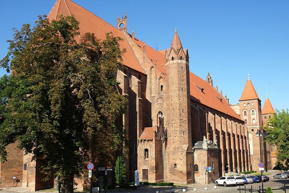 Zespół zamkowo-katedralny w Kwidzynie, który w czasach krzyżackich był własnością biskupa pomezańskiego. To tutaj Dorota spędziła ostatni rok swojego życia, w całkowitym odosobnieniu